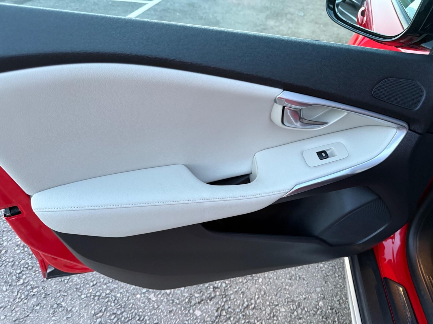 Used Volvo V40 2015 for sale - 76671667: Photo 21