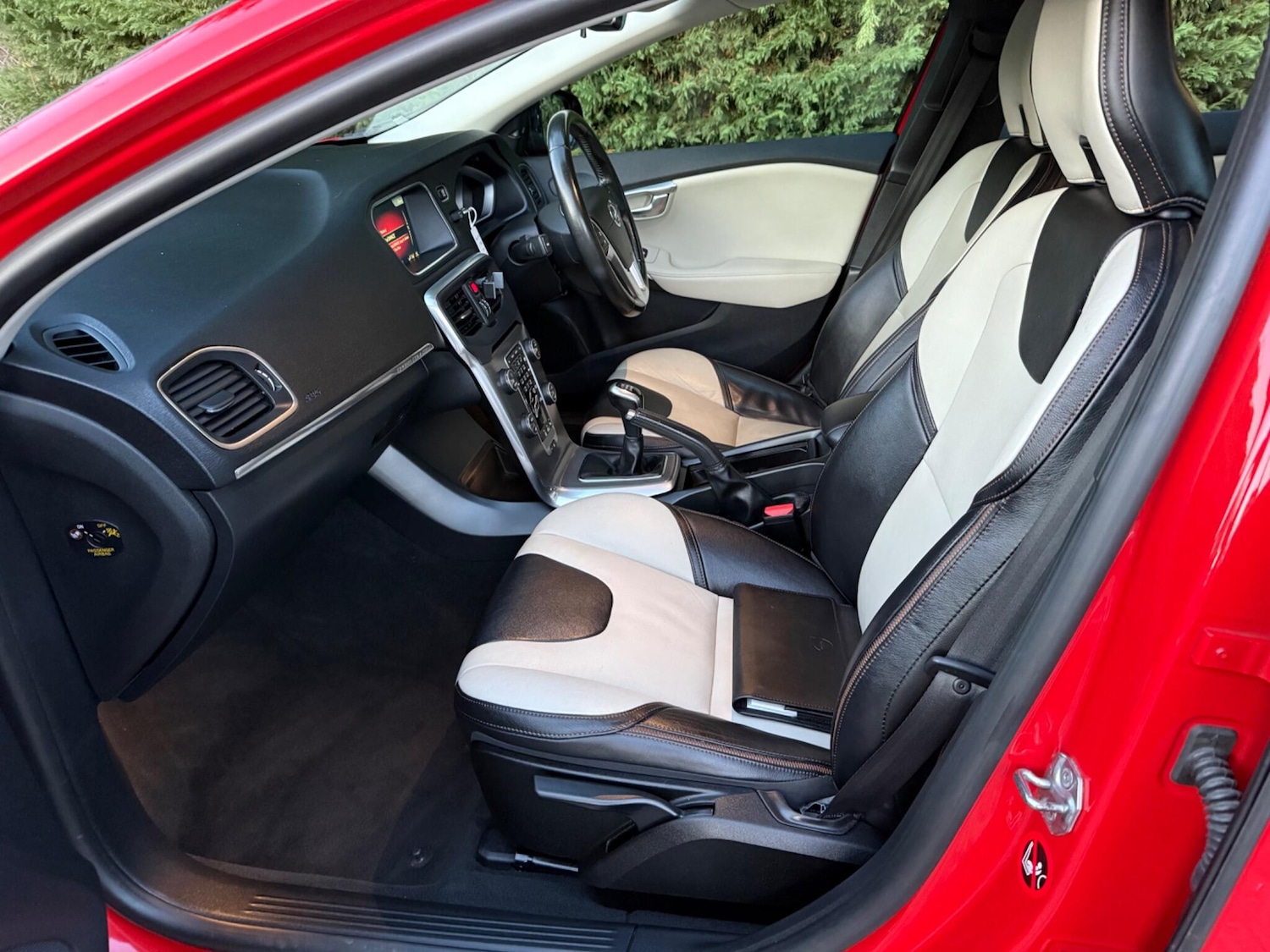 Used Volvo V40 2015 for sale - 76671667: Photo 33