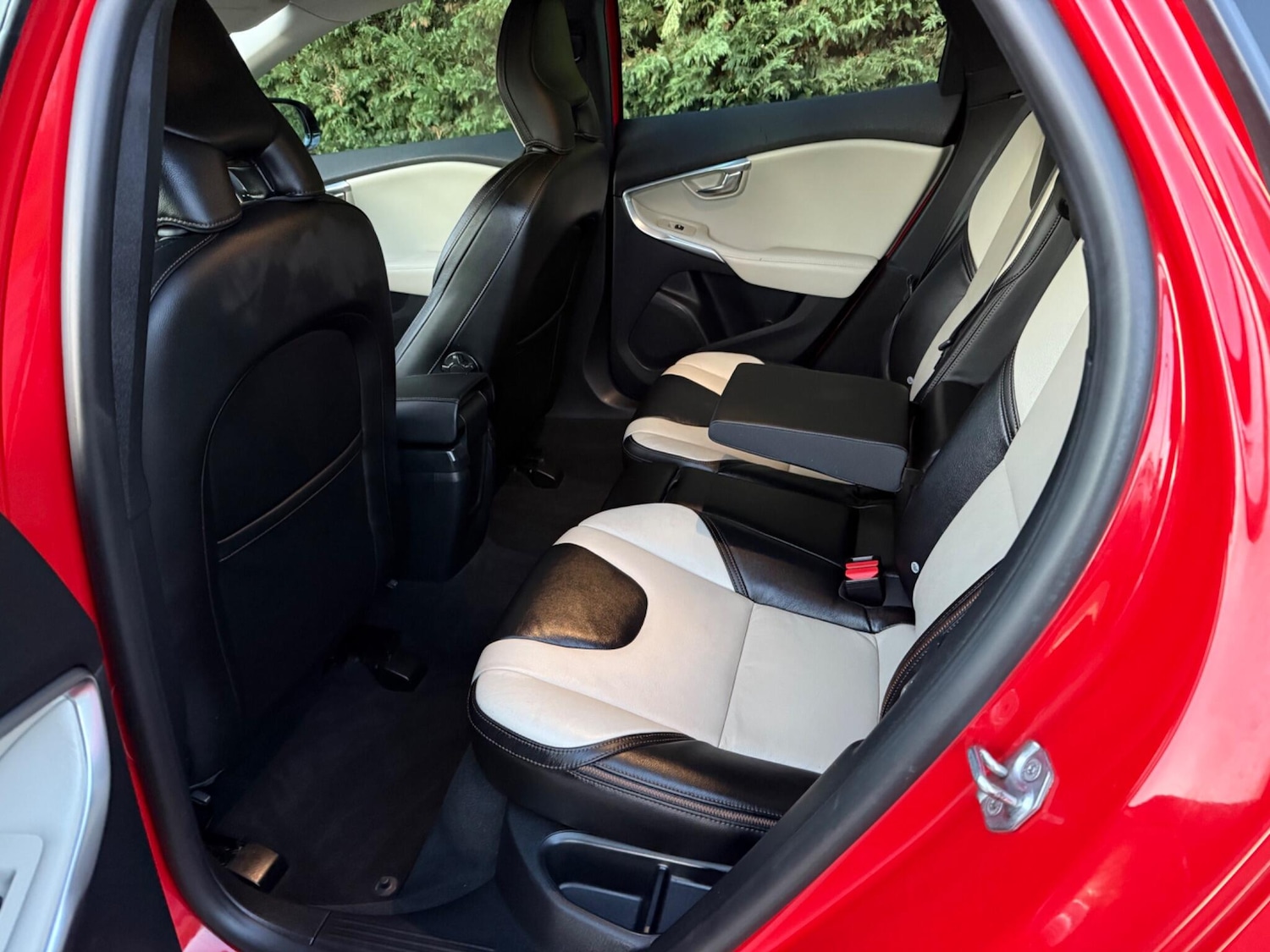 Used Volvo V40 2015 for sale - 76671667: Photo 34