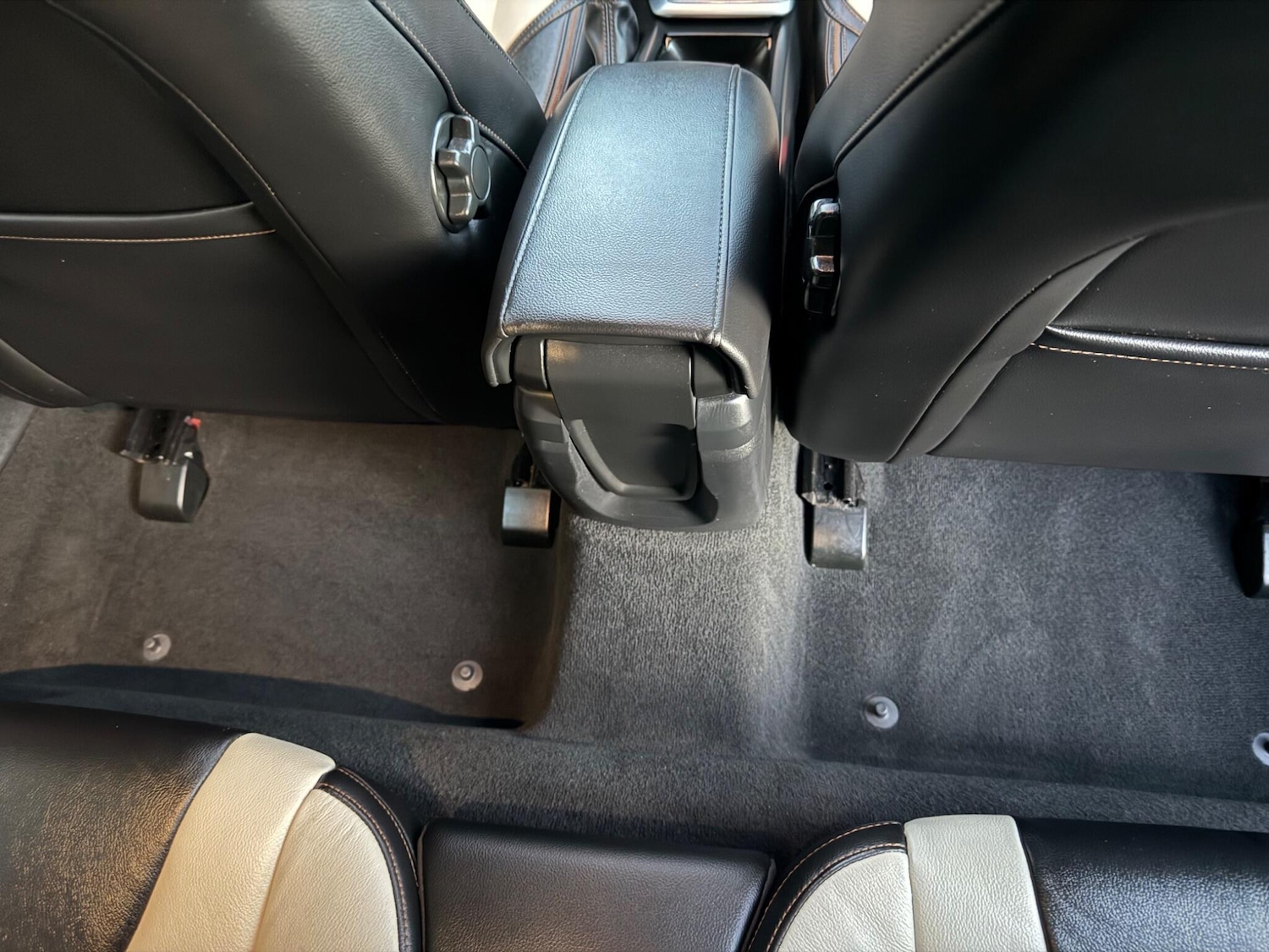 Used Volvo V40 2015 for sale - 76671667: Photo 35