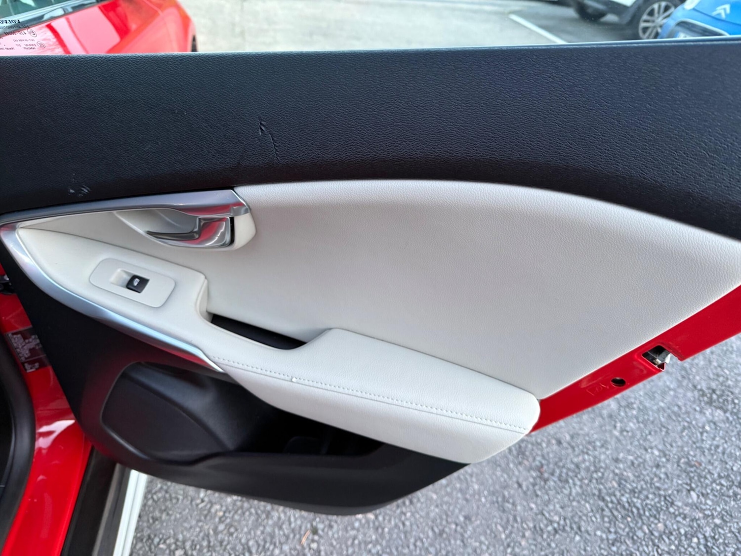 Used Volvo V40 2015 for sale - 76671667: Photo 37