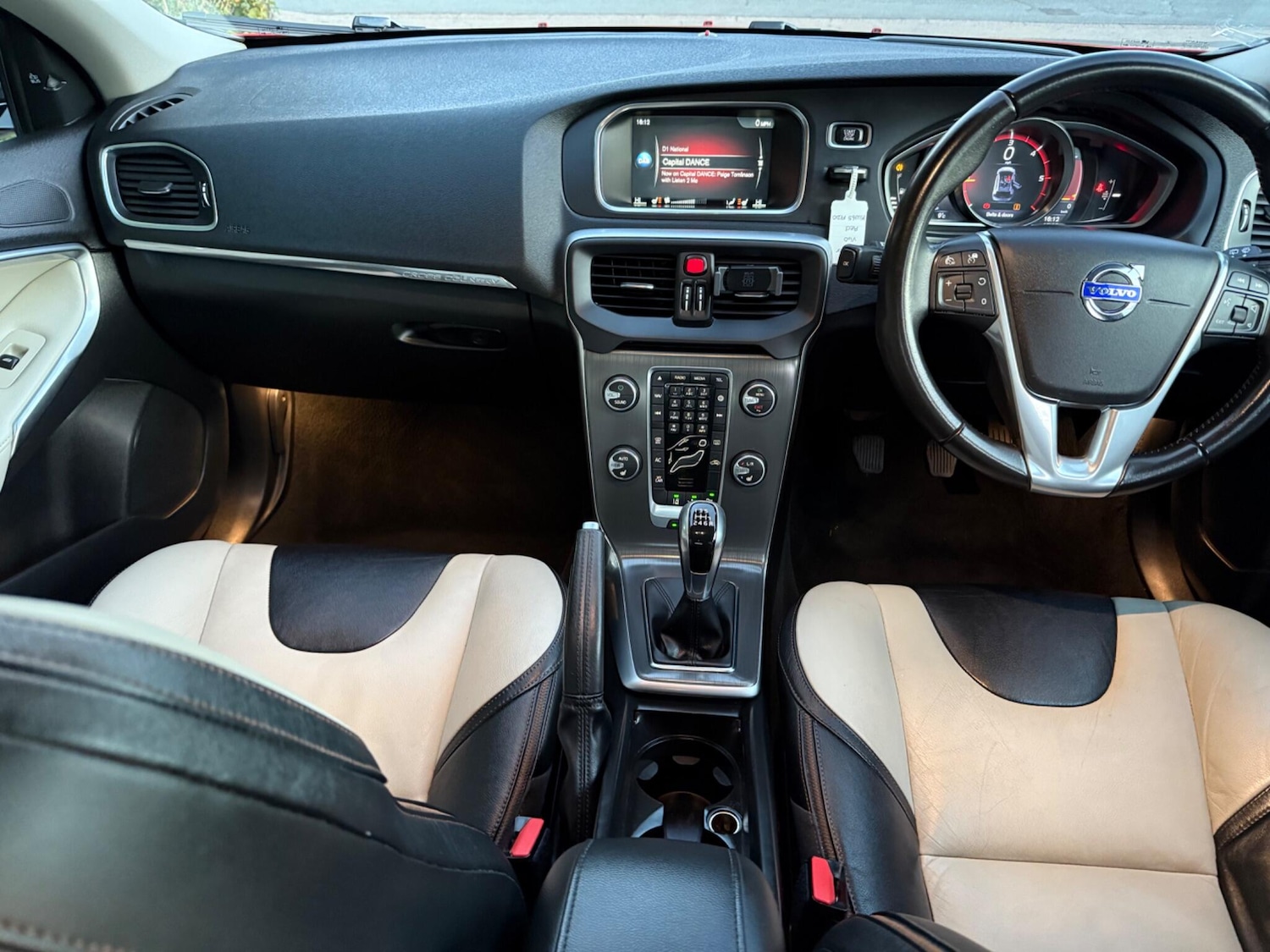 Used Volvo V40 2015 for sale - 76671667: Photo 9