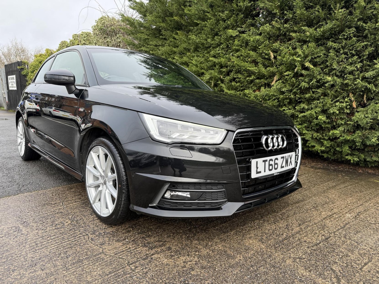 Used Audi A1 2016 for sale - 77640942: Photo 2