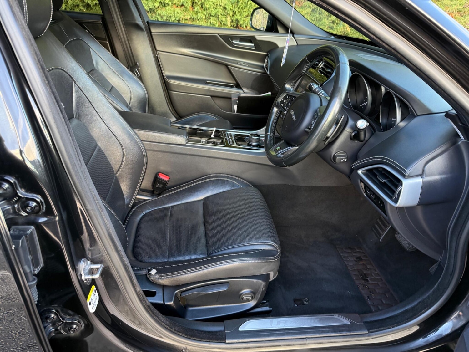 Used Jaguar XE for sale - 77237968: Photo 11