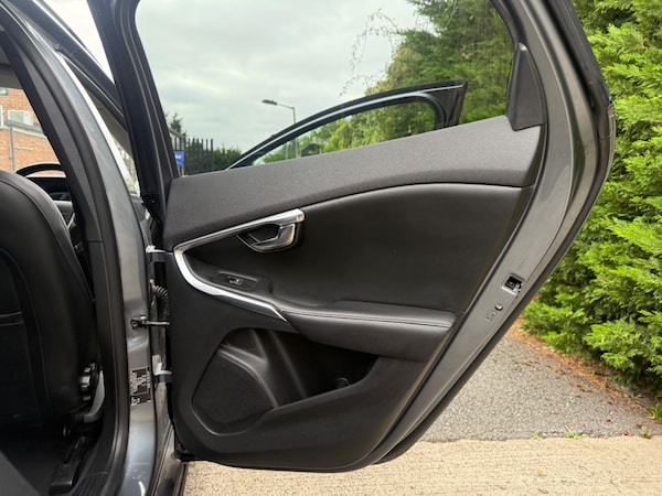 Used Volvo V40 Cross Country 2015 for sale - 76238696: Photo 18