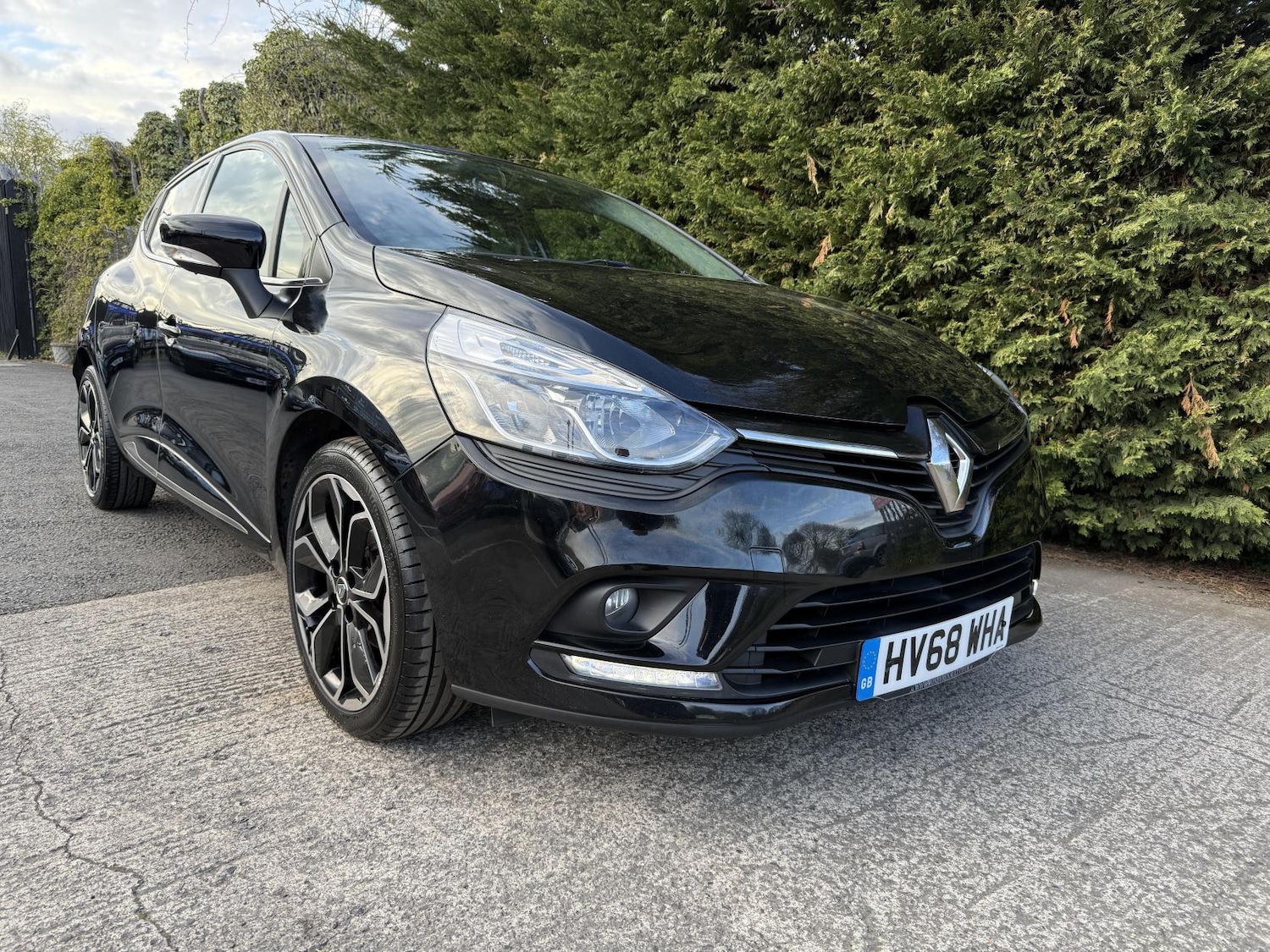 Used Renault Clio 2018 for sale - 78060572: Photo 2