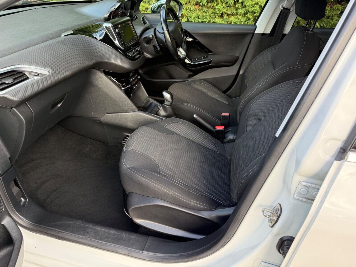 Used Peugeot 208 2018 for sale - 76850393: Photo 25