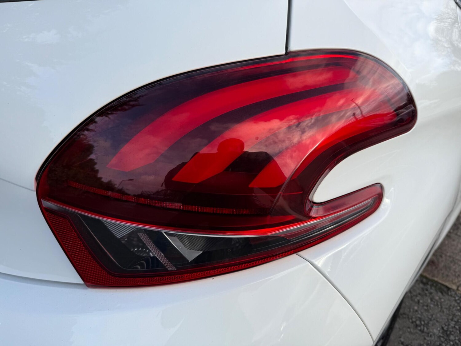 Used Peugeot 208 2018 for sale - 76850393: Photo 26