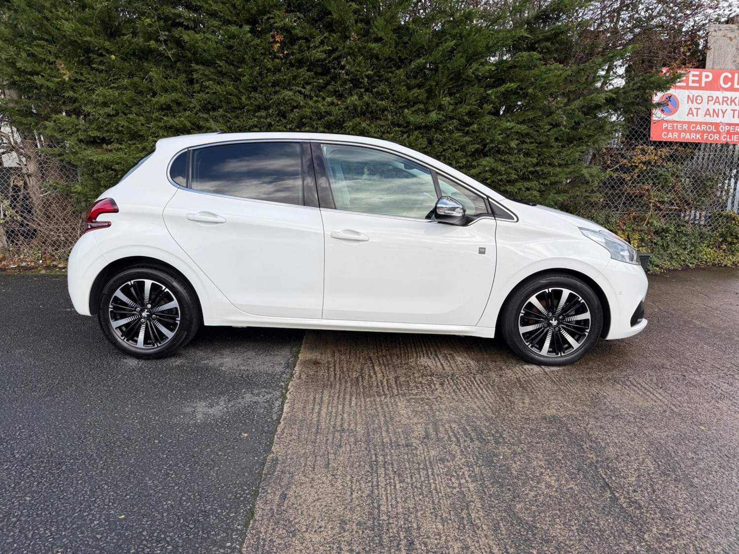 Used Peugeot 208 2018 for sale - 76850393: Photo 8