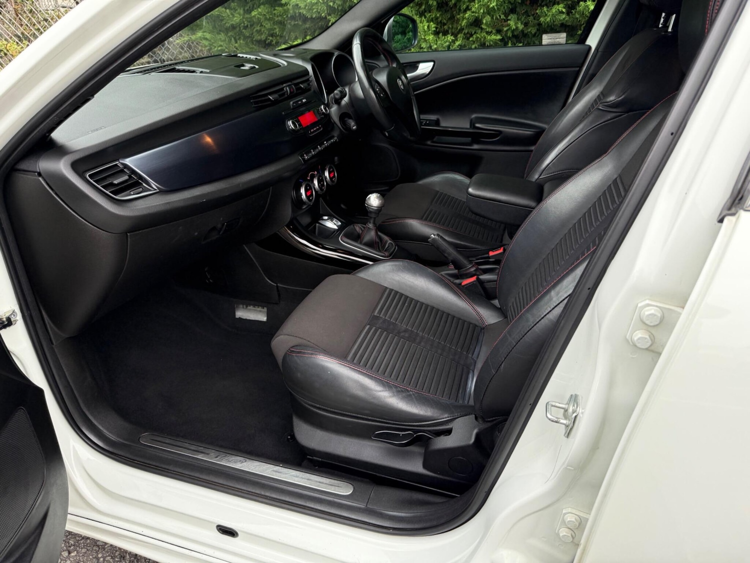 Used Alfa Romeo Giulietta 2011 for sale - 76377605: Photo 40