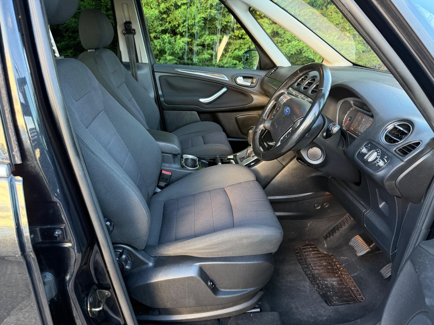Used Ford Galaxy 2010 for sale - 76377409: Photo 16