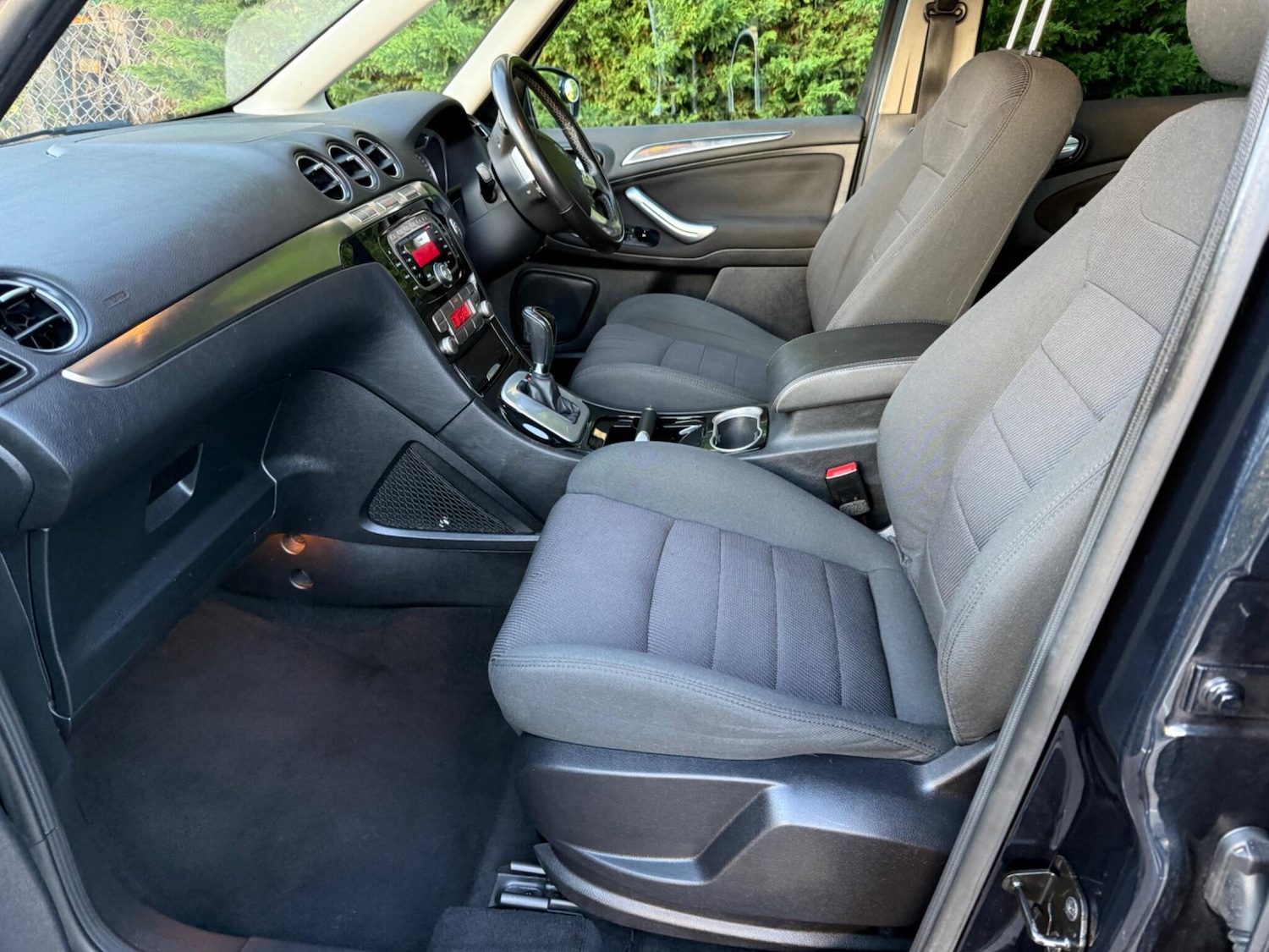 Used Ford Galaxy 2010 for sale - 76377409: Photo 40