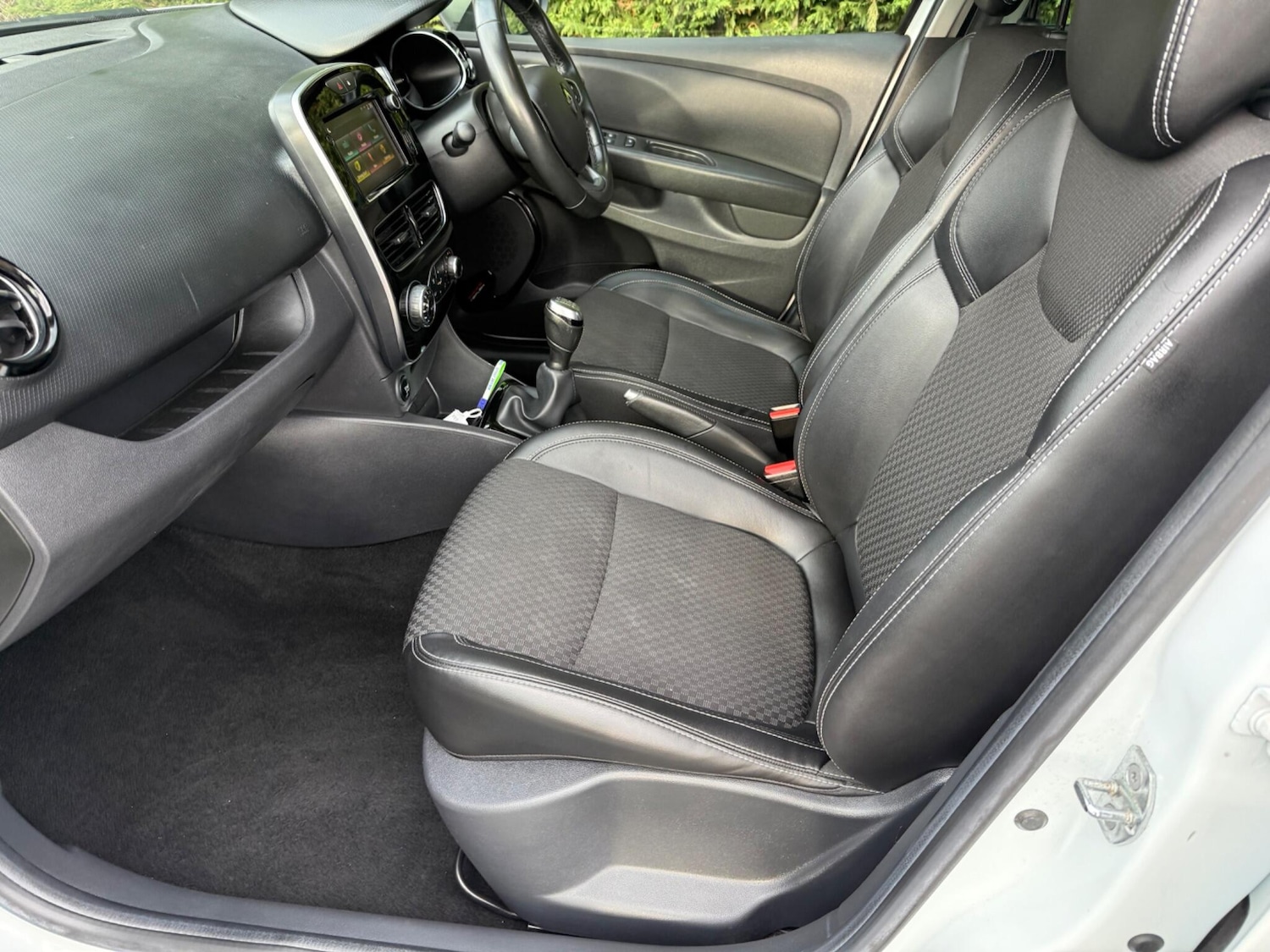 Used Renault Clio 2019 for sale - 77358931: Photo 30