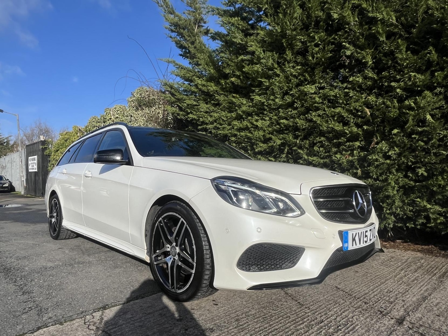 Used Mercedes-Benz E Class 2015 for sale - 77590436: Photo 2