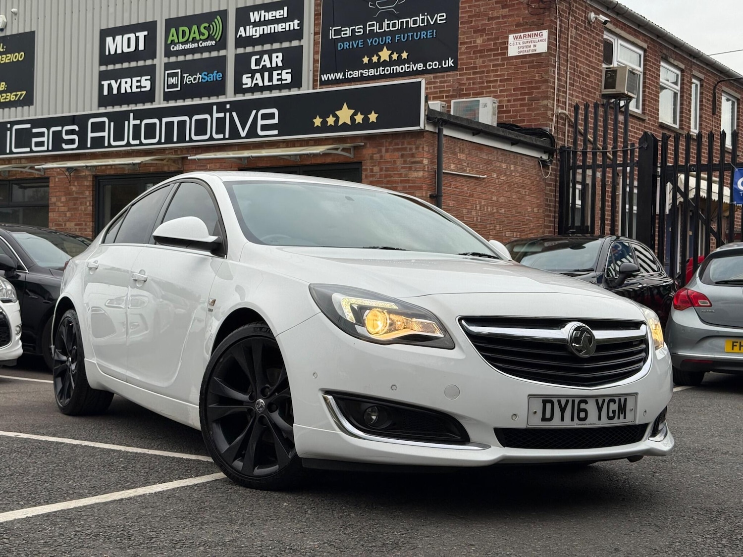 Used Vauxhall Insignia 2016 for sale - 76250987: Photo 1