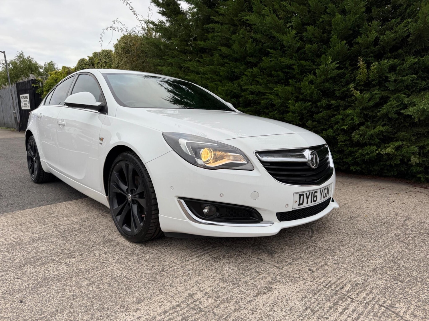 Used Vauxhall Insignia 2016 for sale - 76250987: Photo 2