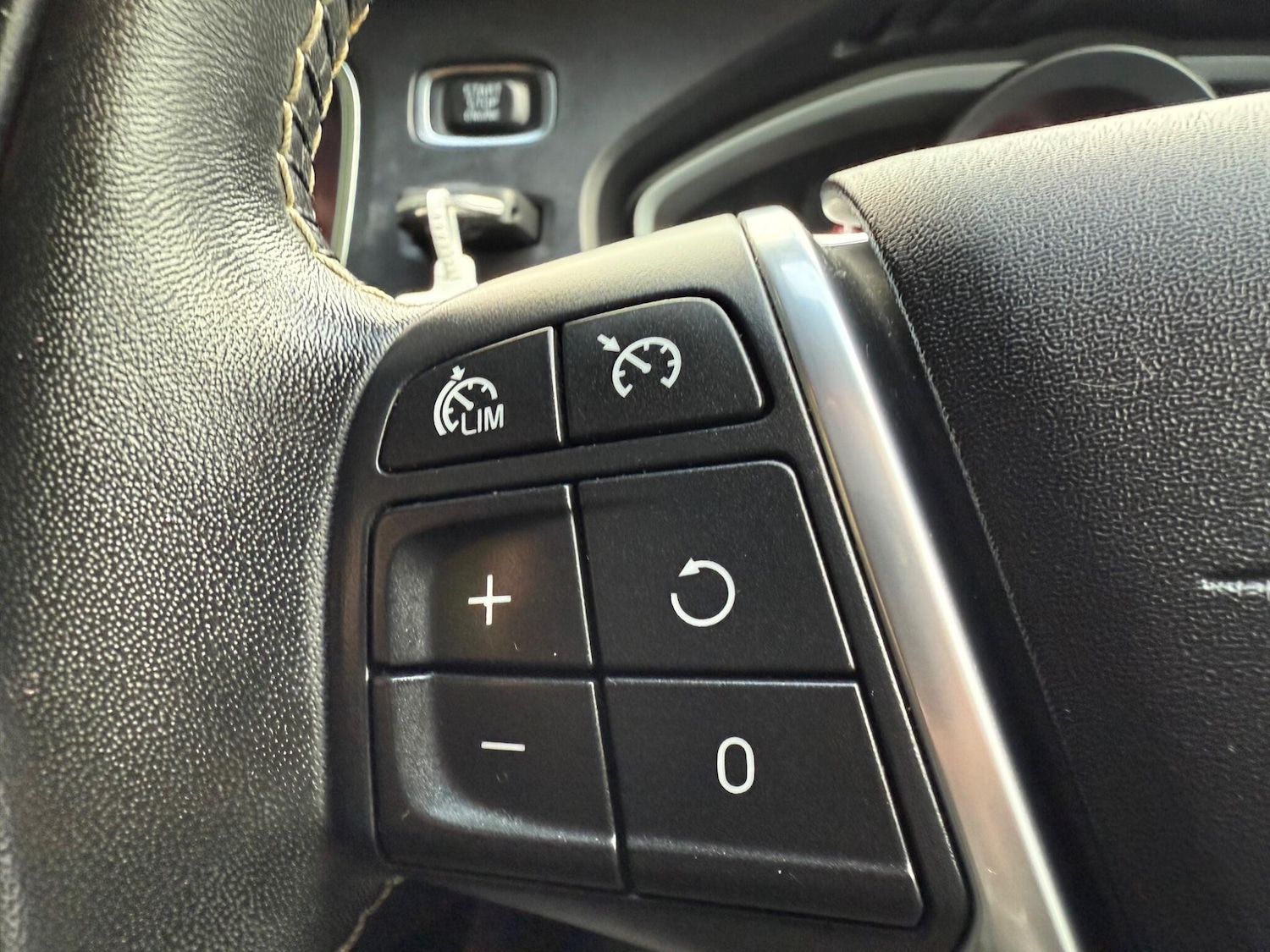 Used Volvo V40 2017 for sale - 77029098: Photo 21