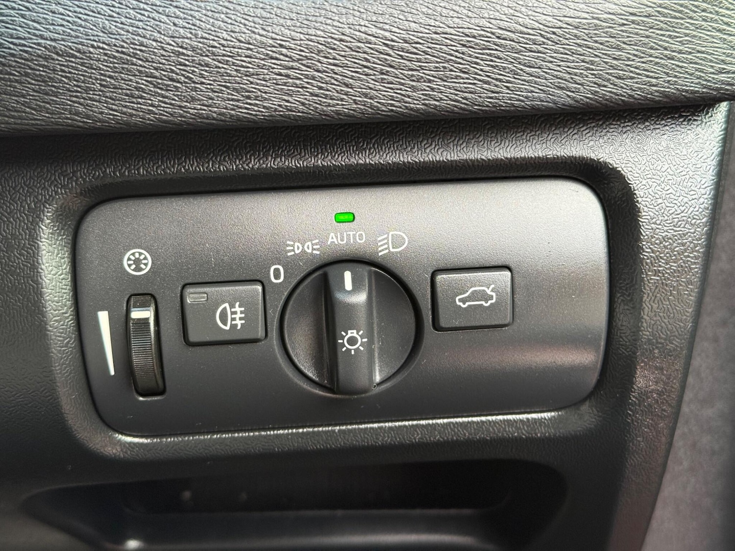 Used Volvo V40 2017 for sale - 77029098: Photo 22