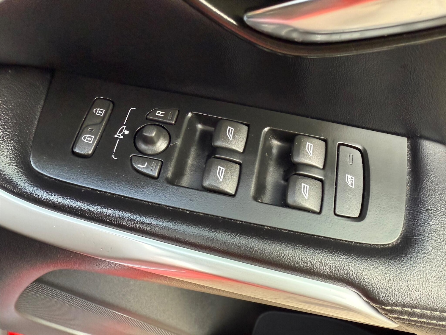 Used Volvo V40 2017 for sale - 77029098: Photo 24