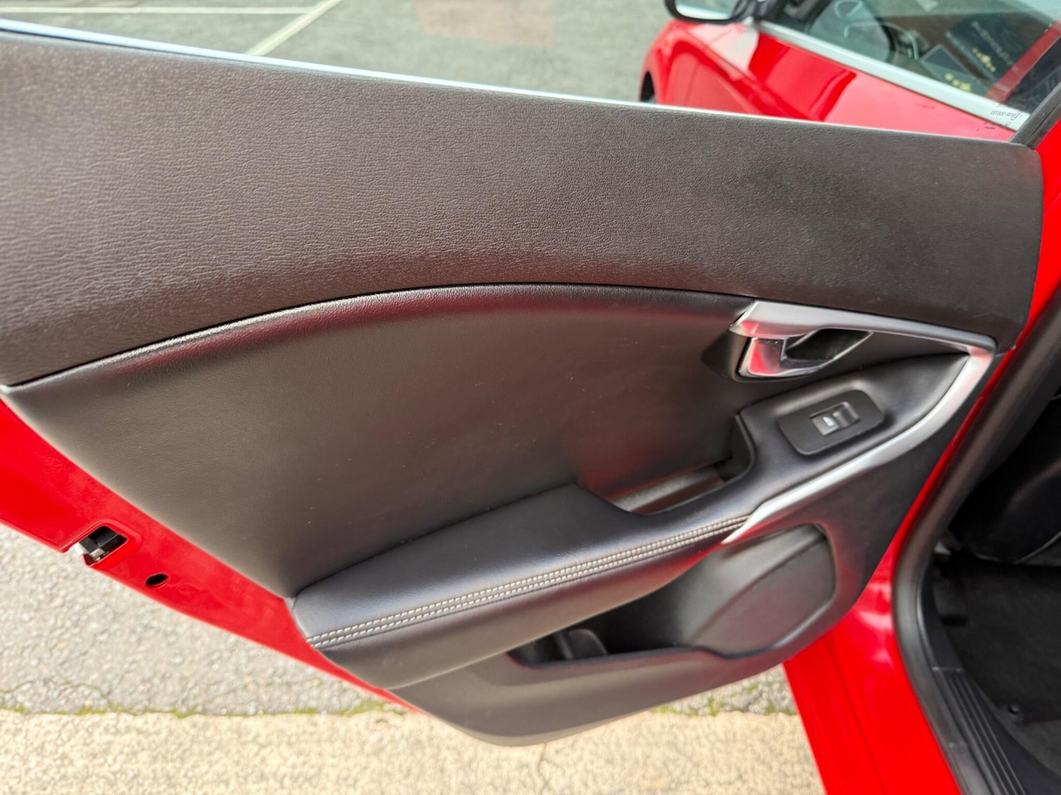 Used Volvo V40 2017 for sale - 77029098: Photo 25