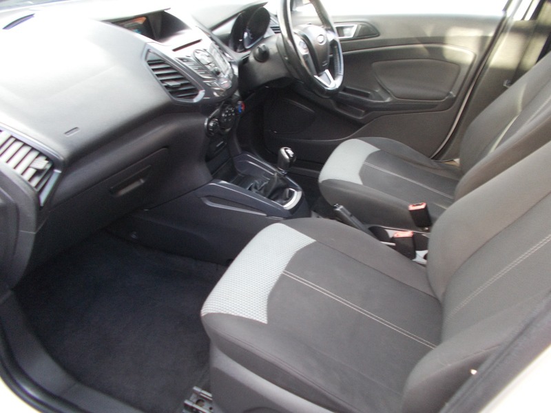 Used Ford Ecosport 2015 for sale - 76974090: Photo 11
