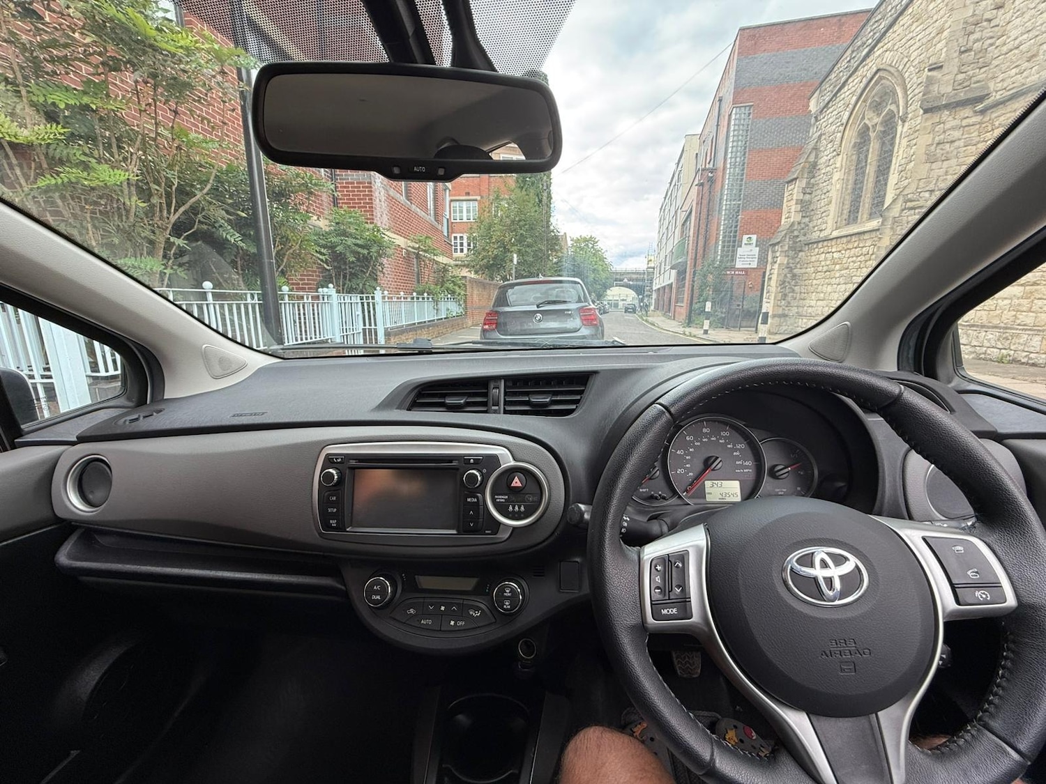 Used Toyota Yaris 2014 for sale - 76644531: Photo 11