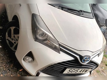 Used Toyota Yaris 2015 for sale - 79244078: Photo