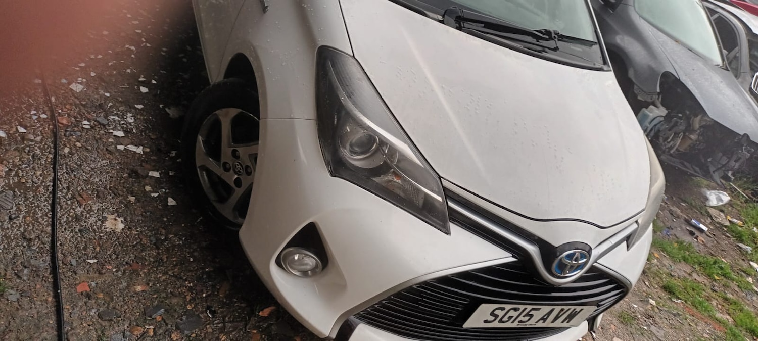 Used Toyota Yaris 2015 for sale - 76548141: Photo 2