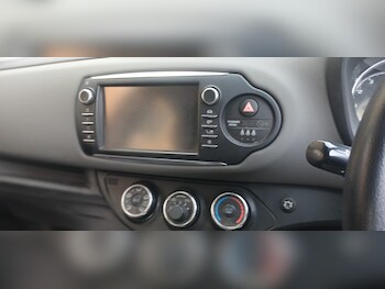 Used Toyota Yaris 2017 for sale - 76826342: Photo