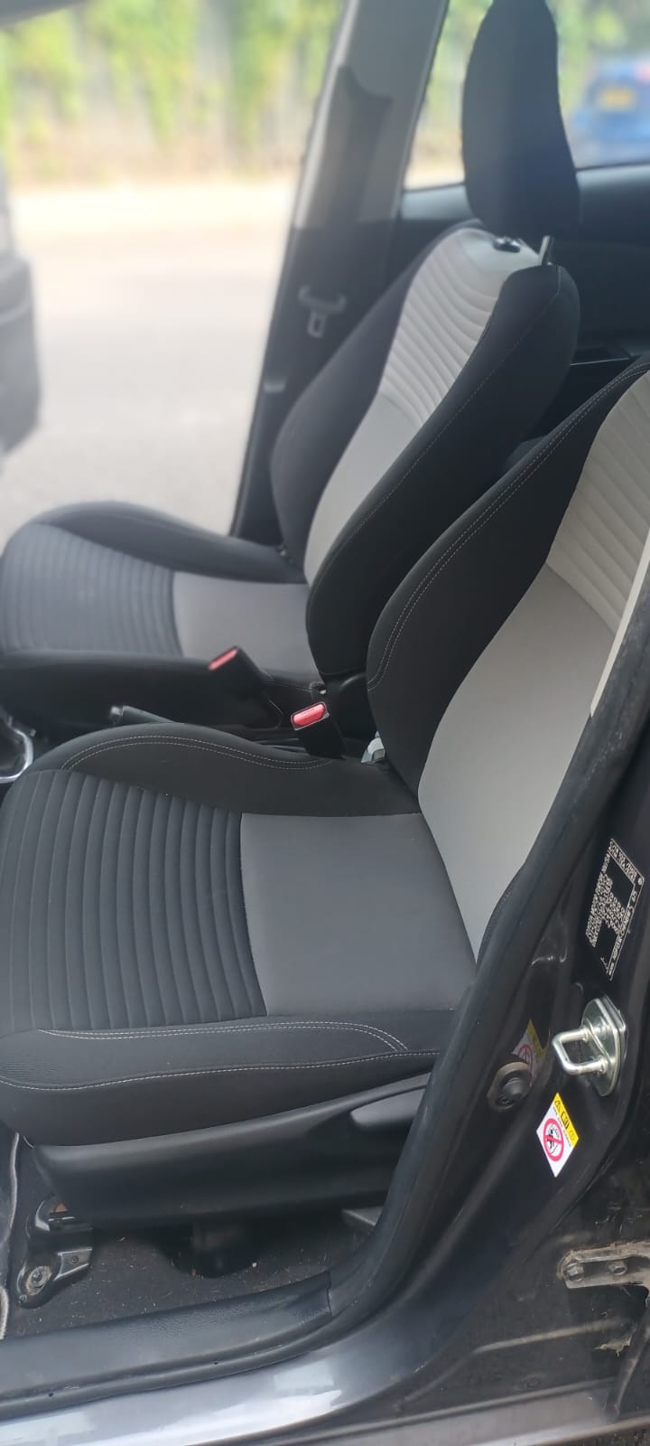 Used Toyota Yaris 2017 for sale - 76190580: Photo 8