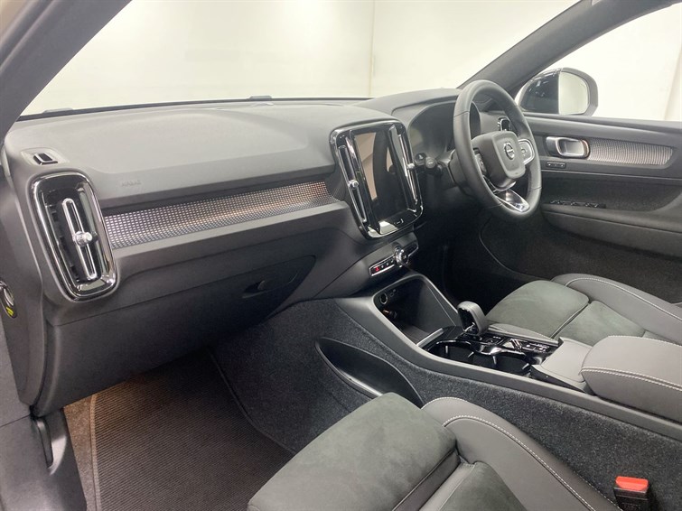 Used Volvo XC40 2024 for sale - 77210476: Photo 2