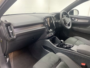 Used Volvo XC40 2024 for sale - 77210476: Photo