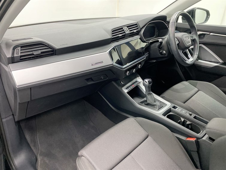 Used Audi Q3 2023 for sale - 77210636: Photo 2