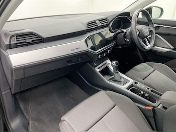 Used Audi Q3 2023 for sale - 77210636: Photo