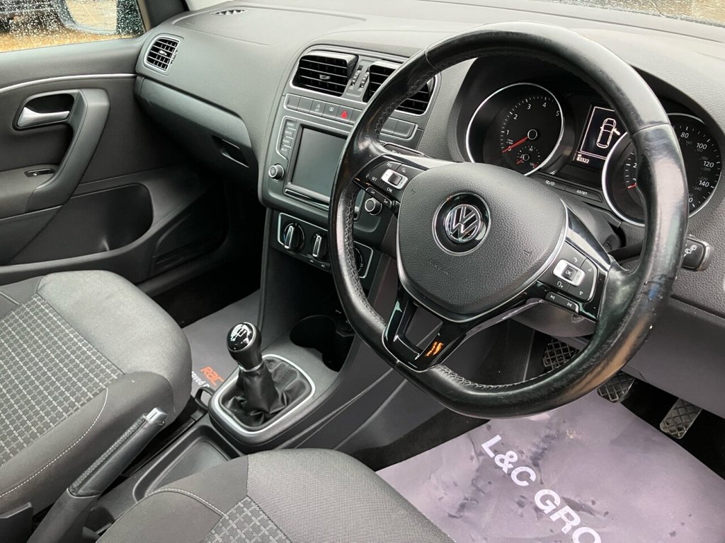 Used Volkswagen Polo 2016 for sale - 76396333: Photo 2