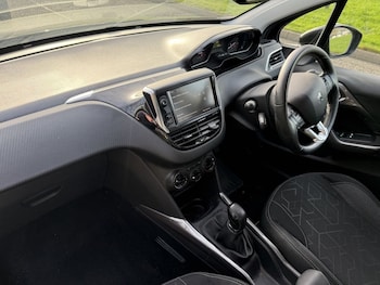 Used Peugeot 2008 2018 for sale - 77792096: Photo