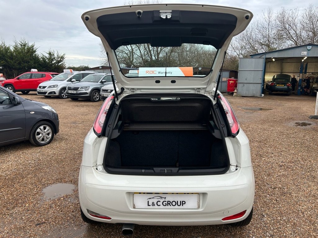 Used Fiat Punto 2015 for sale - 76654729: Photo 10