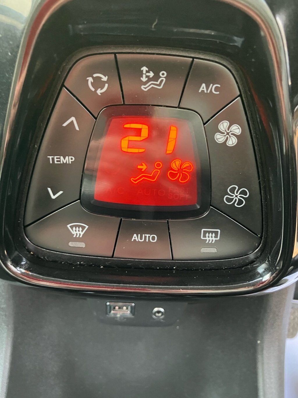 Used Toyota AYGO 2017 for sale - 77890839: Photo 23