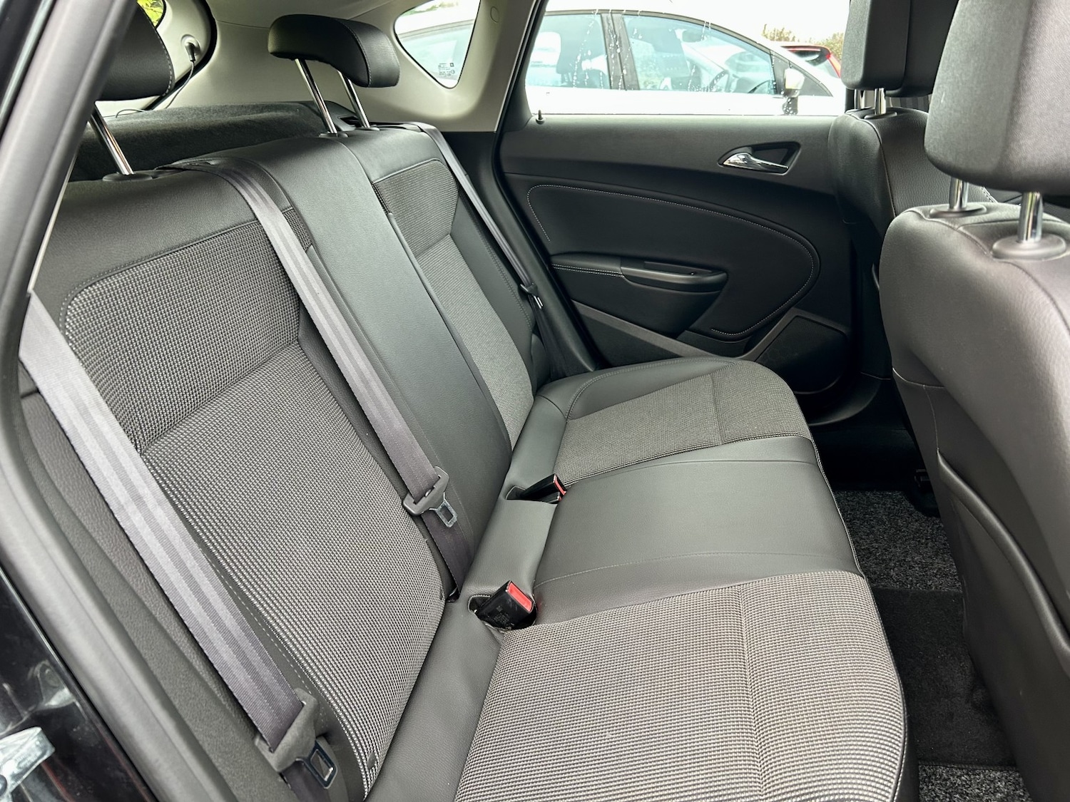 Used Vauxhall Astra 2013 for sale - 77027976: Photo 12