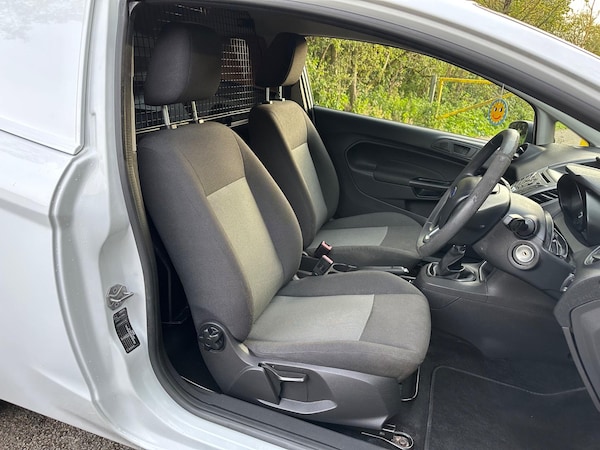 Used Ford Fiesta Van 2016 for sale - 74989189: Photo 10