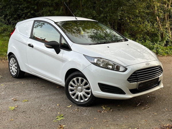 Used Ford Fiesta Van 2016 for sale - 74989189: Photo 1