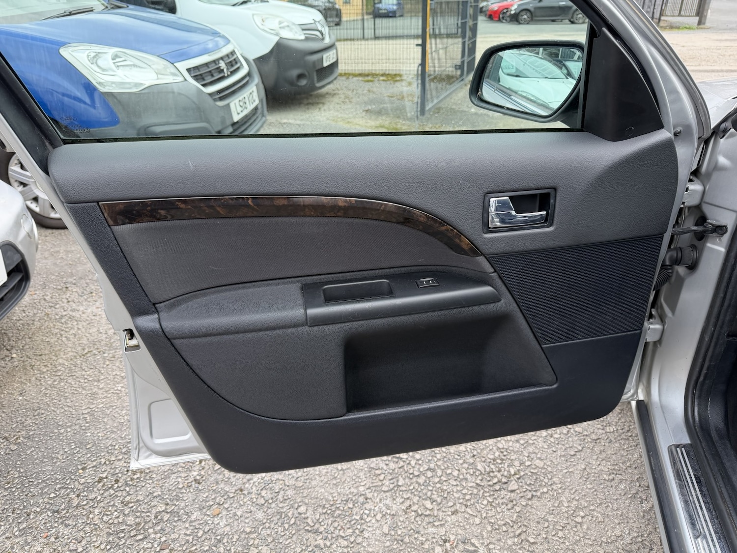 Used Ford Mondeo 2004 for sale - 77931246: Photo 28