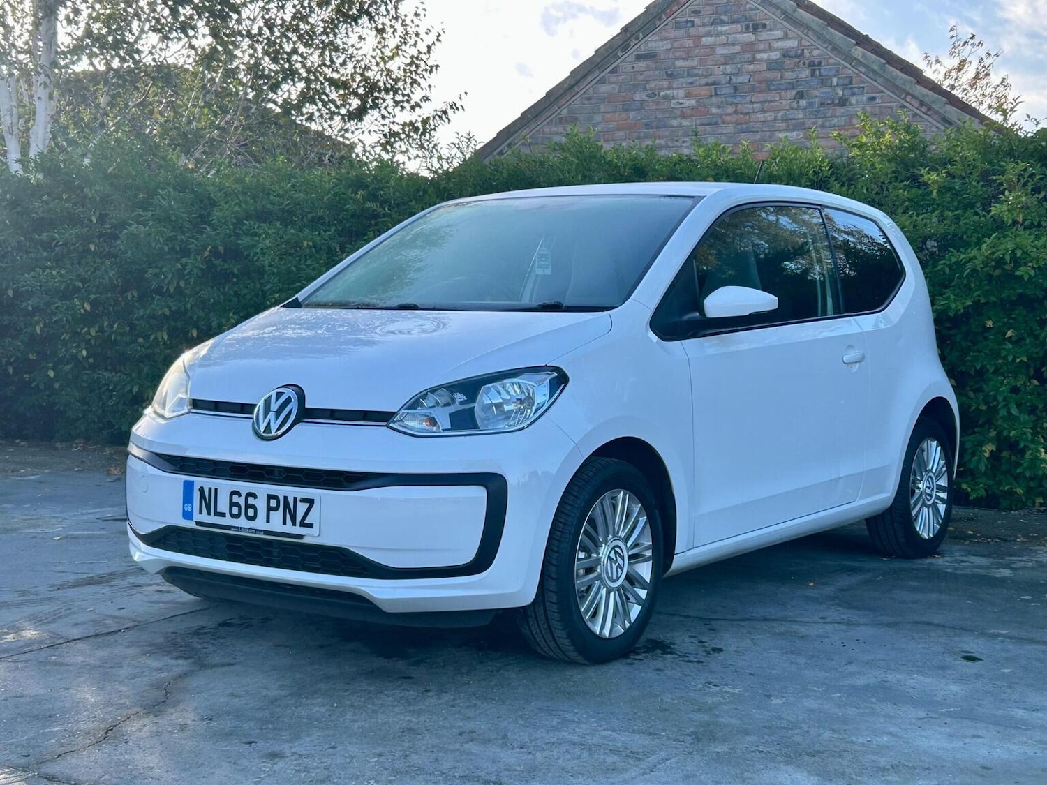 Used Volkswagen up! 2016 for sale - 76877459: Photo 3