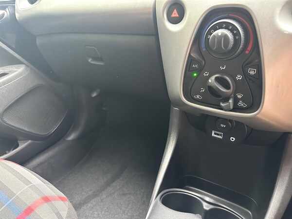 Used Peugeot 108 2015 for sale - 75327370: Photo 17
