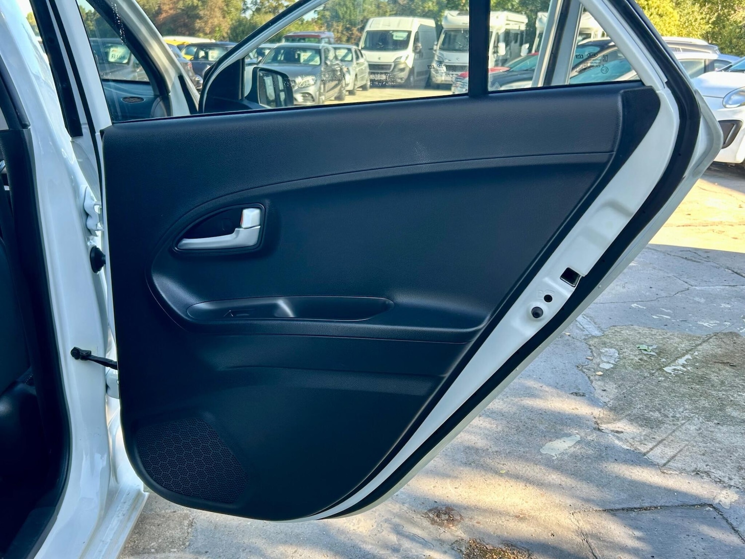 Used Kia Picanto 2016 for sale - 76042649: Photo 21
