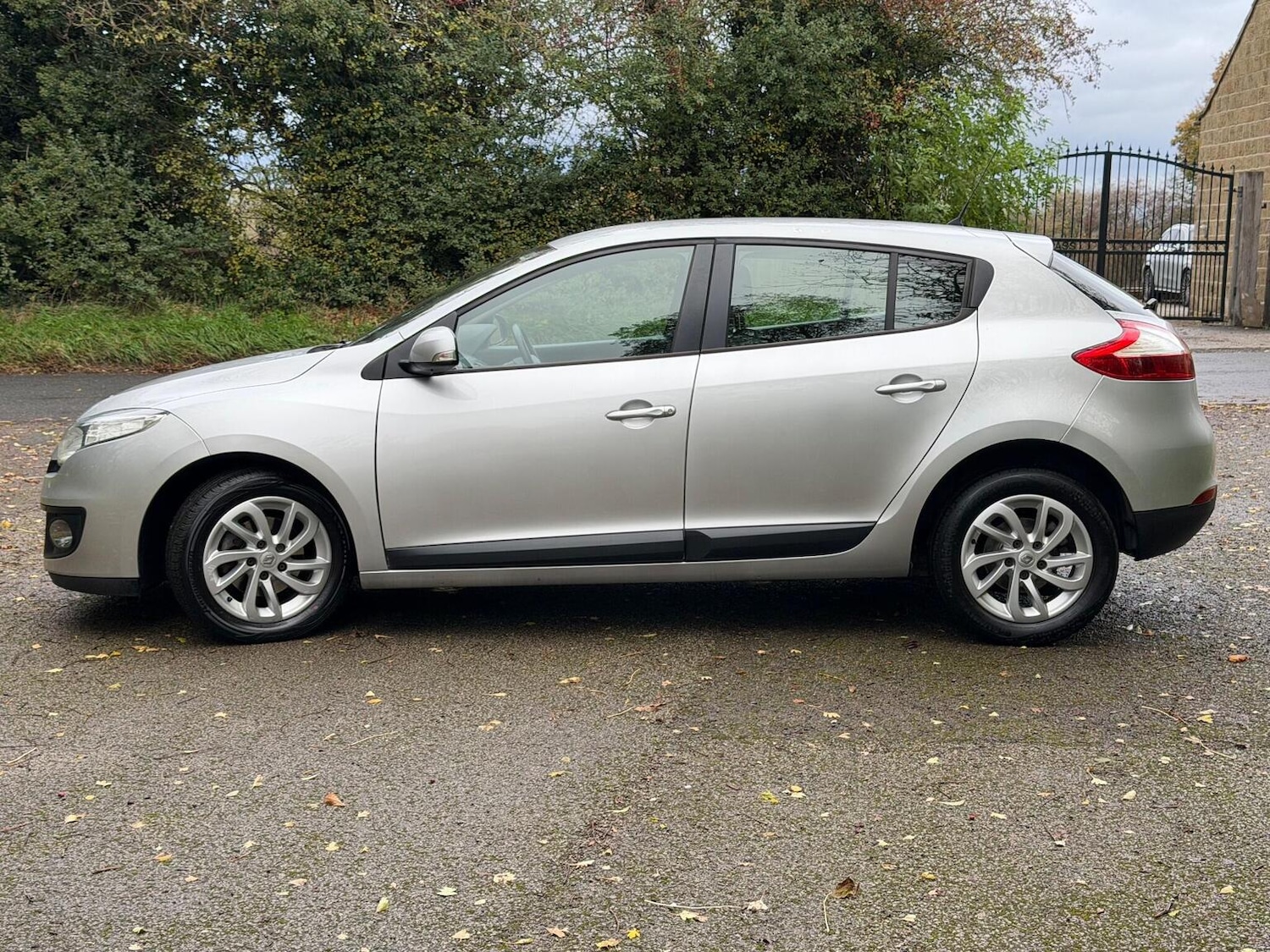 Used Renault Megane 2013 for sale - 76877442: Photo 4