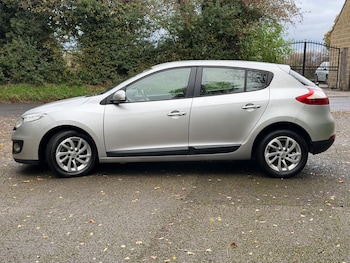 Used Renault Megane 2013 for sale - 76409335: Photo