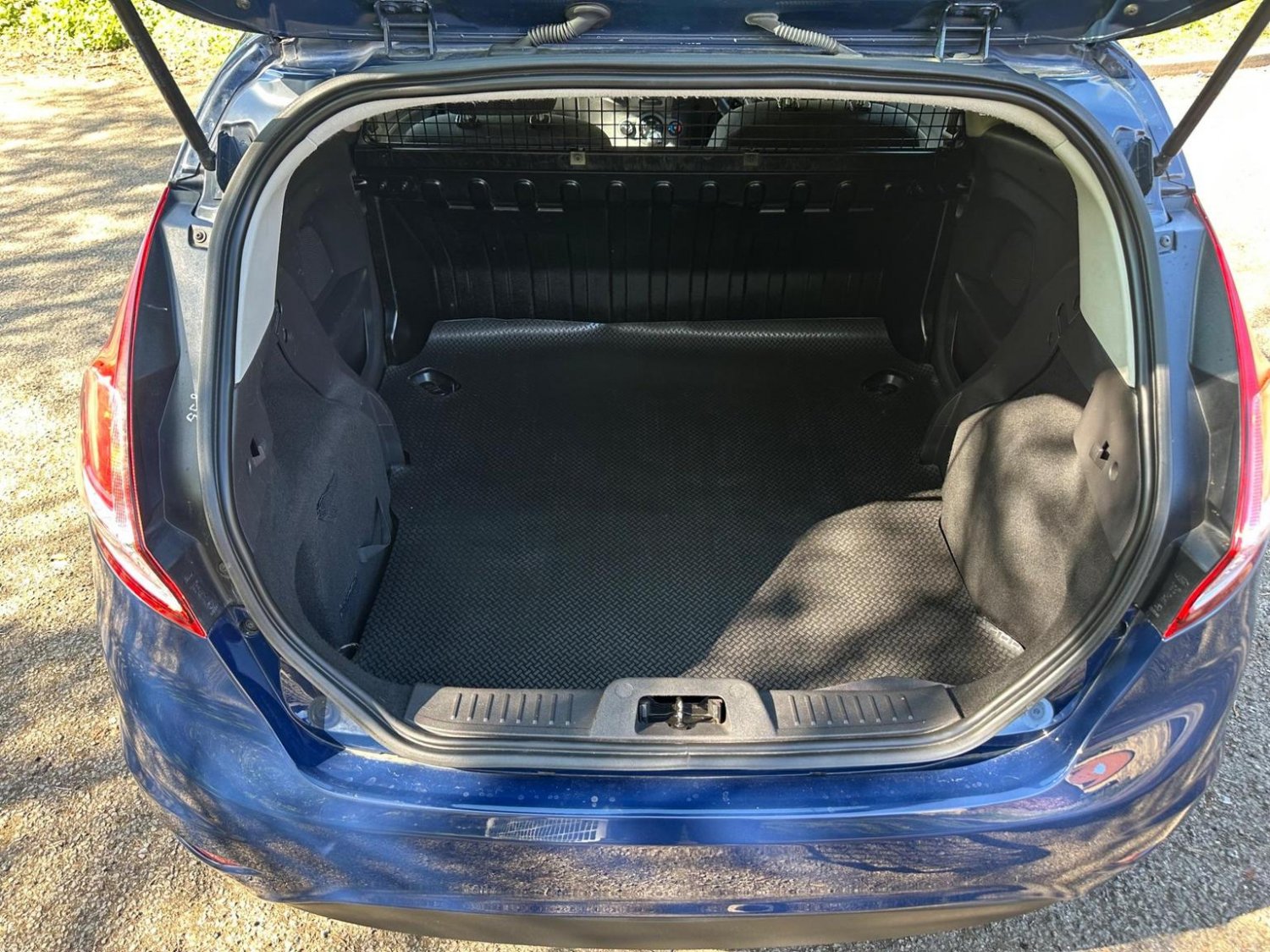 Used Ford Fiesta Van 2015 for sale - 76877460: Photo 11