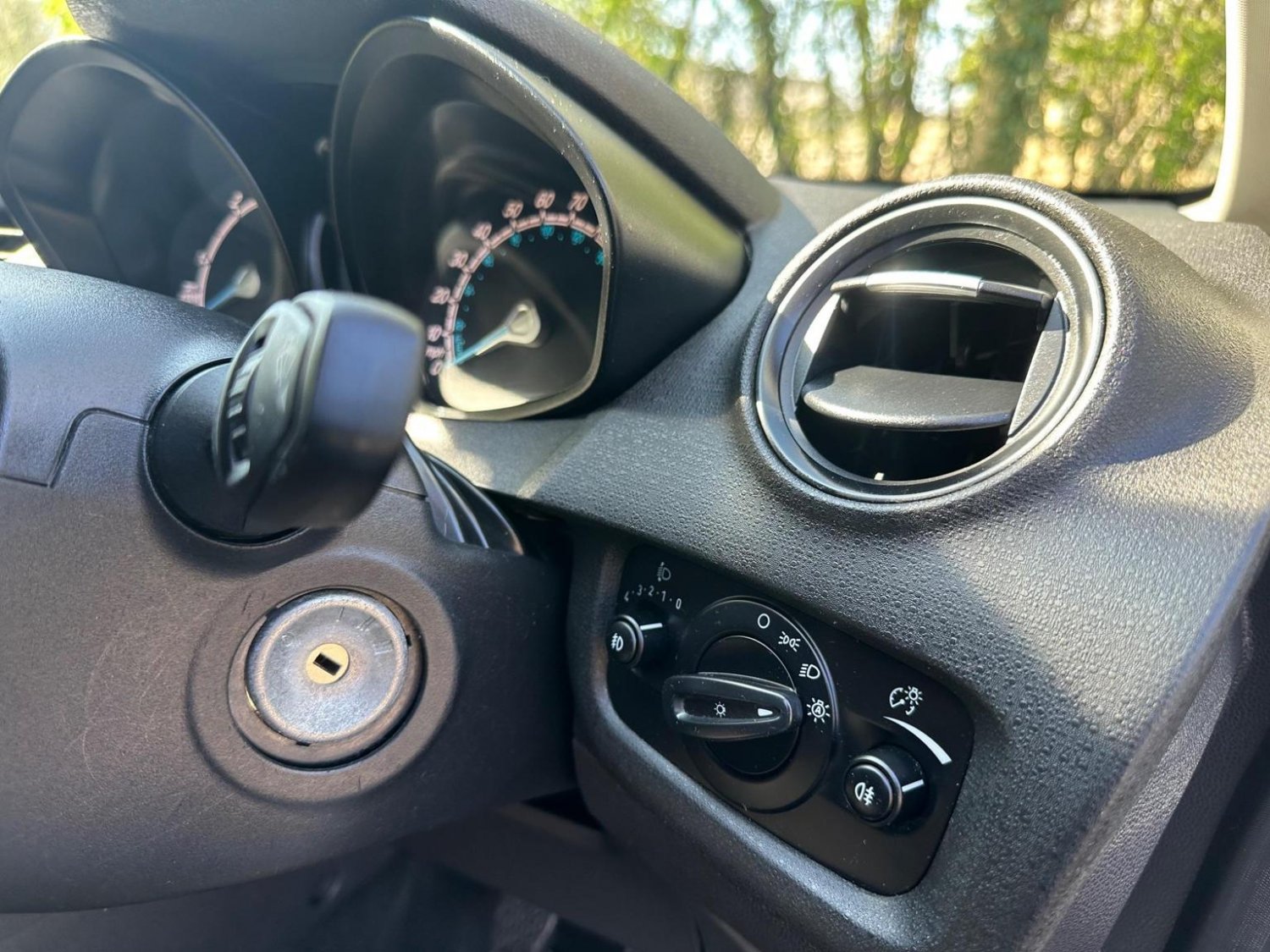 Used Ford Fiesta Van 2015 for sale - 76877460: Photo 18