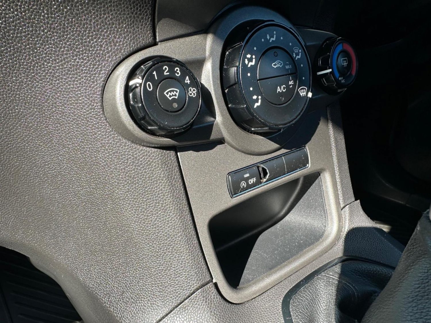 Used Ford Fiesta Van 2015 for sale - 76877460: Photo 34